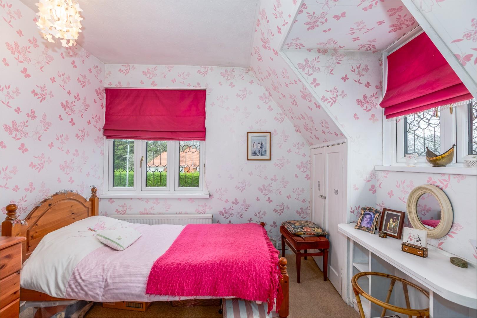 West Cross Lane, West Cross, Swansea, SA3 5LS